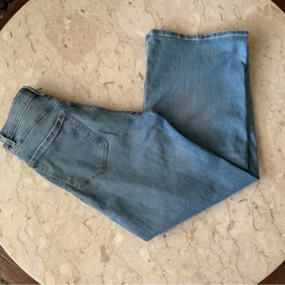 UEC*** EXPRESS MID WASH BUTTON UP CROPPED RELAXED FIT JEANS SIZE 2R - Picture 3 of 6